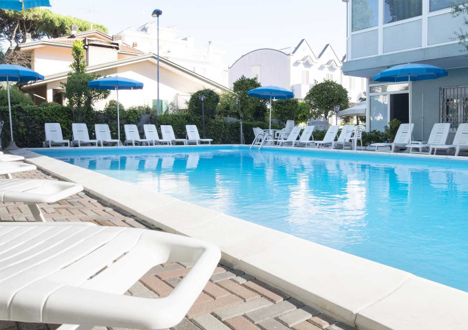 media.Gallery-Piscina-01-Hotel-Dasamo-Viserbella