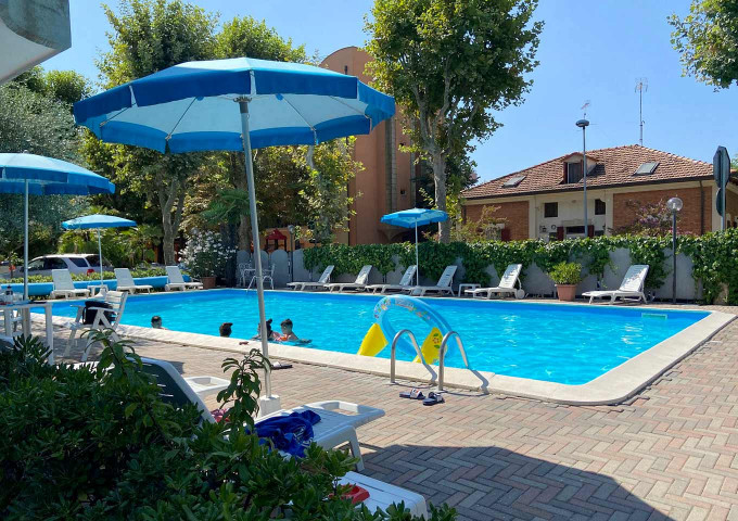 media.Gallery-Piscina-03-Hotel-Dasamo-Viserbella