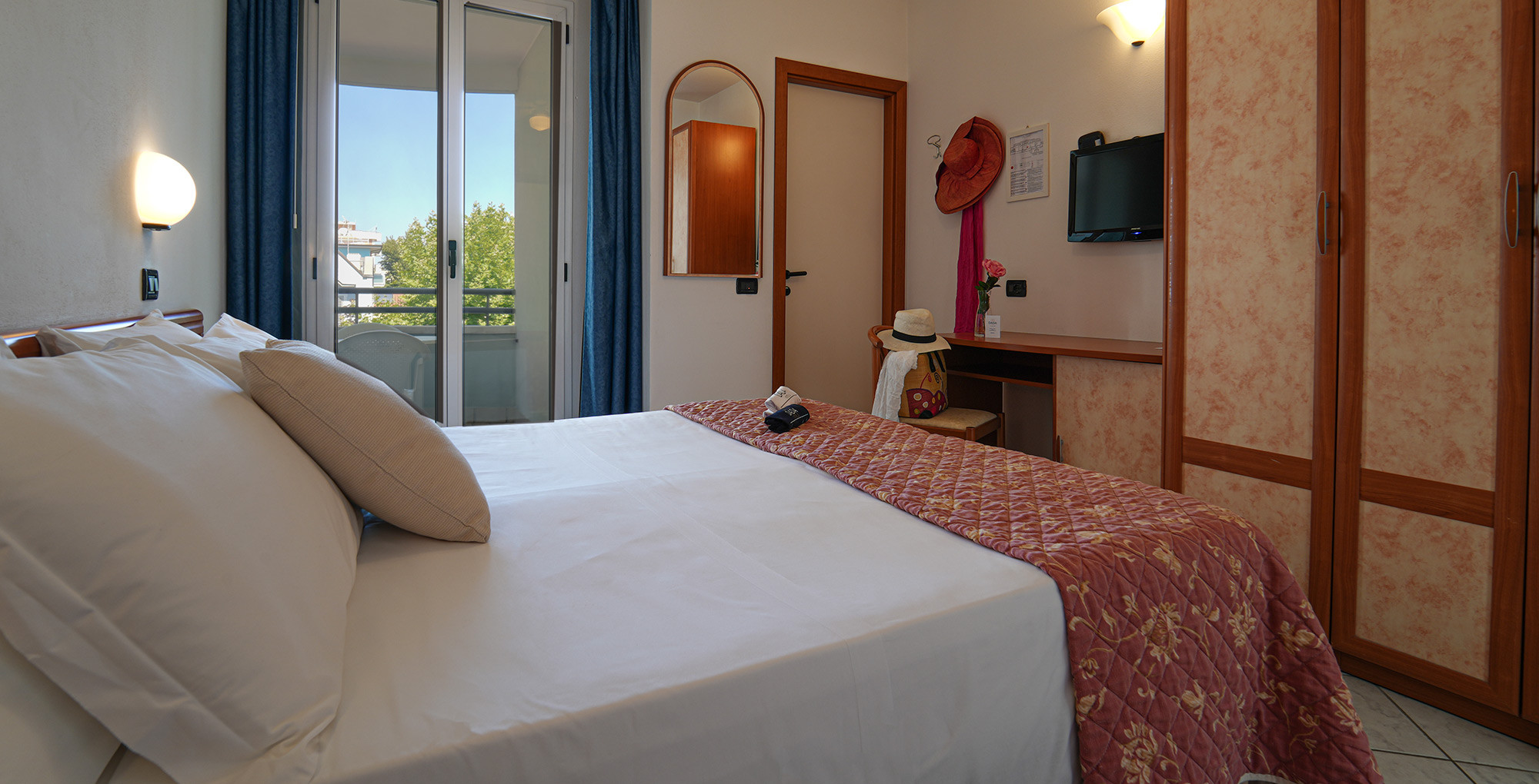 media.Slide-Camere-04-Hotel-Dasamo-Viserbella